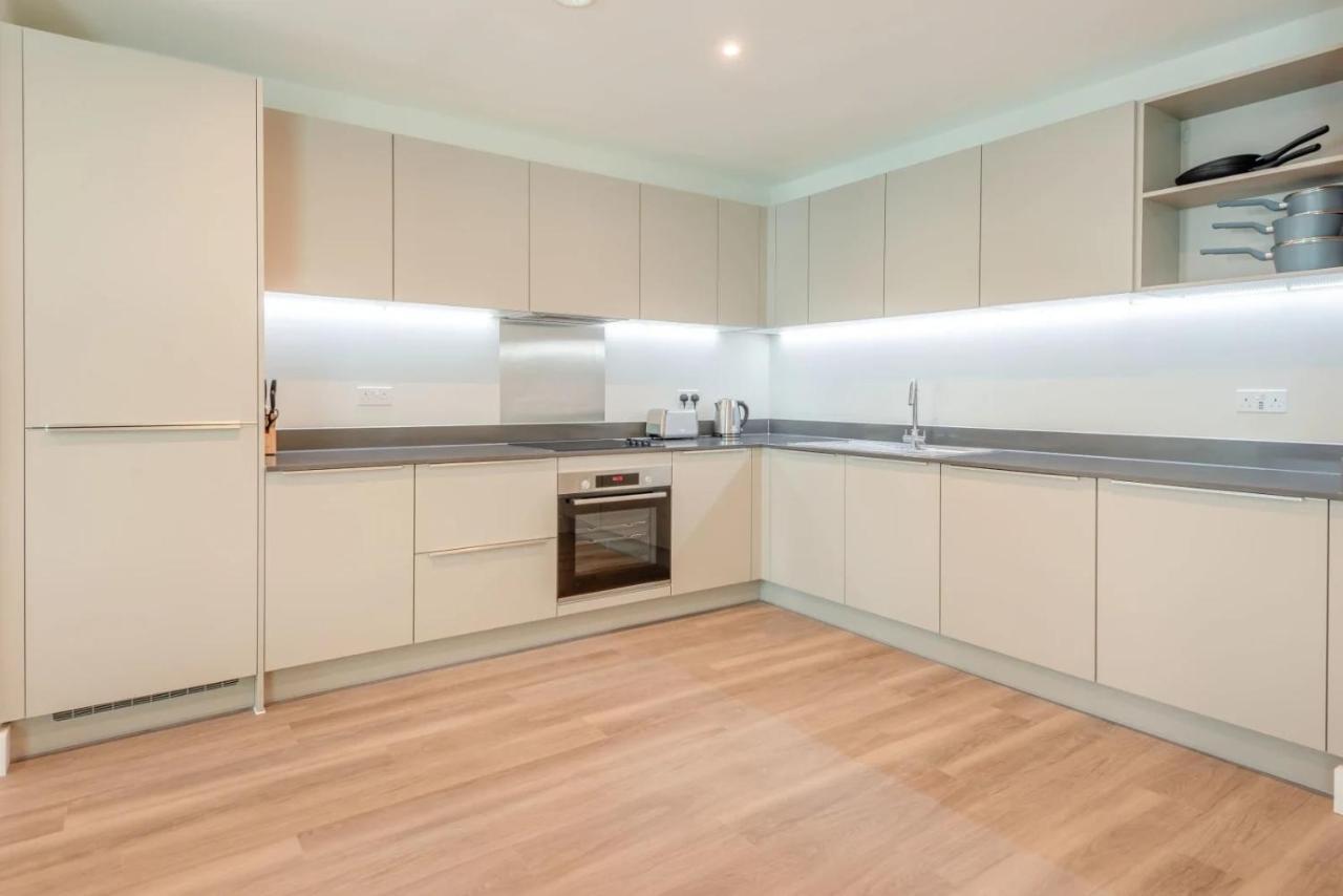 Modern Apartments In Brentford 2 Minutes Walk From Kew Bridge Exterior foto